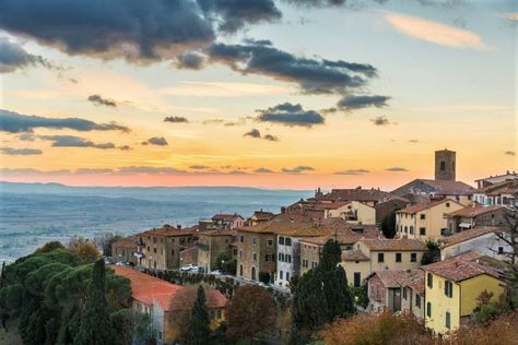 Cortona Italy, Tuscan Towns, Tuscany Villa, Stone Street, Under The Tuscan Sun, Uffizi Gallery, Medieval Town, Tuscany Italy, Top 20