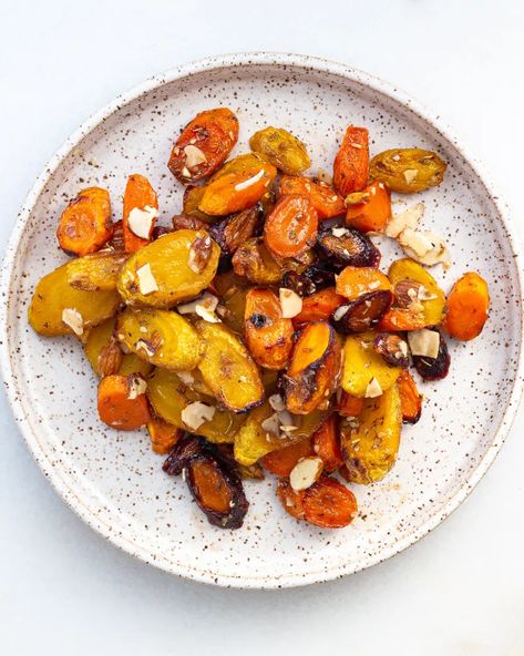 Honey Za'atar Carrots - Justine Snacks Justine Snacks, Justine Doiron, Twice Baked Potato, I Said What I Said, Za Atar, Twice Baked, Twice Baked Potatoes, Carrot Recipes, Best Side Dishes