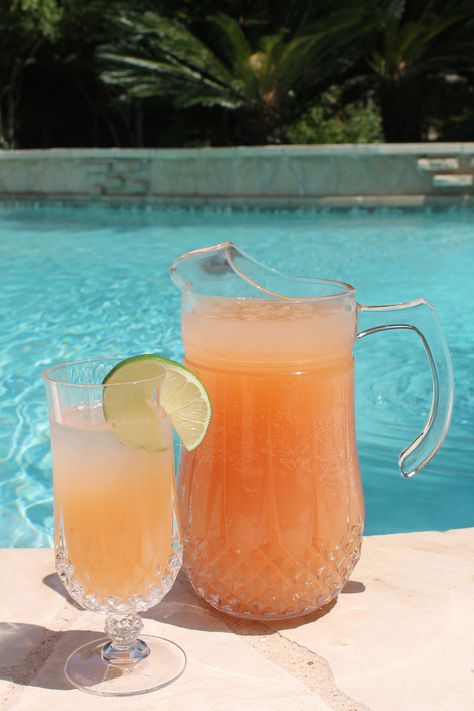 Grapefruit Gin And Tonic, Summertime Cocktail, Pool Drinks, Ruby Red Grapefruit, Gin Tasting, Italian Soda, Grapefruit Juice, Tonic Water, Wine Cocktails