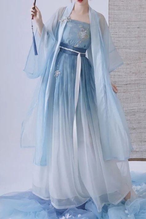 Water Kimono, Light Blue Kimono, Blue Hanfu, White Kimono Dress, Kimono Ideas, Orientation Outfit, Chinese Princess Dress, Traditional Asian Dress, Ancient Dress