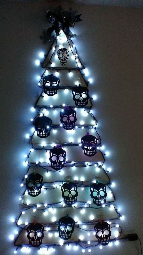 Skull Christmas Tree, Halloween Christmas Tree, Skull Christmas, Scary Christmas, Creepy Christmas, Dark Christmas, Goth Home, Goth Home Decor, Skull Decor