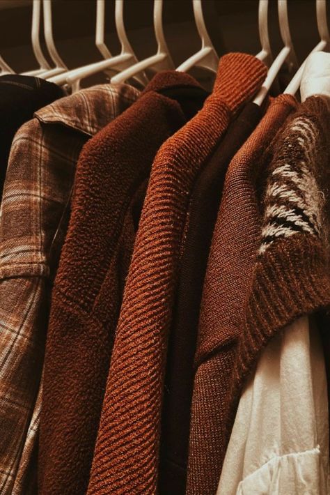 Aesthetic Fall Sweaters, Autumn Spooky Aesthetic, Cozy Autumn Aesthetic Clothes, Brown Sweater Aesthetic, Autumn Sweaters Aesthetic, Cosy Academia, Fall Sweaters Aesthetic, Soft Fall Aesthetic, Sweater Fall Aesthetic