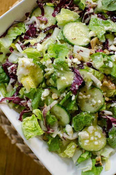 Salad With Romaine Lettuce, Blue Cheese Vinaigrette, Cheese Salad Recipes, Salad With Blue Cheese, Chopped Salad Recipe, Lettuce Recipes, Mini Hamburgers, Blue Cheese Salad, Romaine Salad