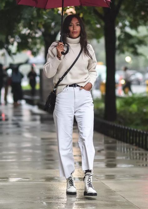 Mode Pastel, White Doc Martens, Combat Style, New York Street Style, New York Fashion Week Street Style, The Best Street Style, Women Street, Best Street Style, White Boots