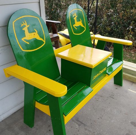 John Deere porch bench with a cooler. John Deere Beds, John Deere Crafts, John Deere Kitchen, Crafts For Thanksgiving, John Deere Decor, Tractor Crafts, Wood Craft Ideas, Crafts Thanksgiving, Small Patio Furniture