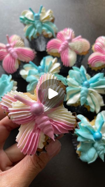 Easy Butterfly Cupcakes, Butterfly Shaped Cupcakes, Fairy Cupcakes For Girls Birthday, Butterfly Baby Shower Cupcakes, Butterfly Cupcakes Ideas, Cakes Butterfly, Butterfly Cupcake Cake, Shaped Cupcakes, Cinderella Baby Shower