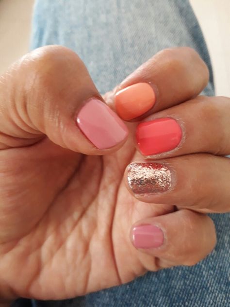 Hawaii Nail Color Ideas, Dip Nails For The Beach, Bright Trendy Nails, Beach Nails Vacation Simple Gel Short, Short Gel Nails Beach, Coral Dip Nails, Vacation Dip Nails, Vacation Short Nails, Neutral Fun Nails