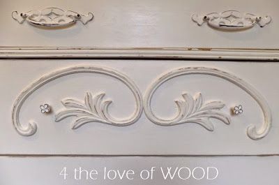 4 the love of wood: 20 FURNITURE APPLIQUES that will keep you inspired Chalk Paint Furniture Dresser, Diy Furniture Appliques, Wood Embellishments, Dresser Kitchen, Furniture Appliques, Wood Appliques, Headboard Decor, Upcycling Ideas, Dresser Makeover