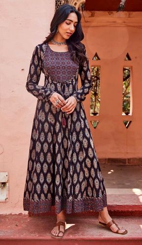 Influence of Ajrakh Prints in Fashion: Fusion of Tradition & Modernity Anarkali Dress Cotton Block Prints, Ajrakh Jumpsuit, Ajrakh Prints Kurtis, Black Ajrakh Kurta Designs, Ajarak Print Kurta Design, Ajrakh Anarkali Designs, Black Contrast Color Dress, Umbrella Cut Anarkali Dress Patterns, Anarkali Casual