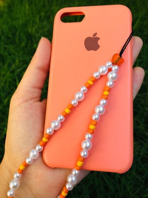 Beaded Phone Strap Ideas, Phone Straps Beads Diy, Straps Para Celular Ideas, Phone Strap Ideas, Phone Straps Beads Ideas, Fone Strap, Phone Charms Ideas, Beads For Phone, Phone Strap Beads