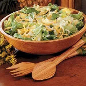 Hawaiian Salad Hawaiian Salad Recipes, Hawaiian Salad, Salad Recipes Low Carb, Luau Food, Hawaiian Food, Macaroni Salad, Zucchini Recipes, Easy Salads, Meat Free