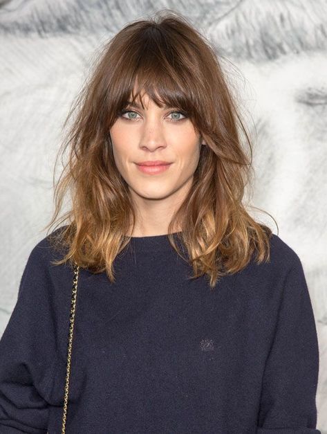 Alexa Chung Haircut, Alexa Chung Hair, Hair Cuts Medium, Short Brown Hair, Haircut Styles, Wavy Hairstyles, Girl Haircuts, Long Hair With Bangs, Alex Turner