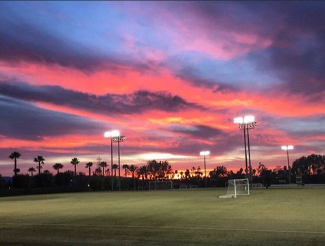 Sunsets and Soccer Soccer Sunset, Sunset Wallpaper Iphone, Wallpaper Hope, Soccer Aesthetic, Track And Field Sports, Soccer Backgrounds, Mexico Wallpaper, Football Background, Home Gym Design Garage