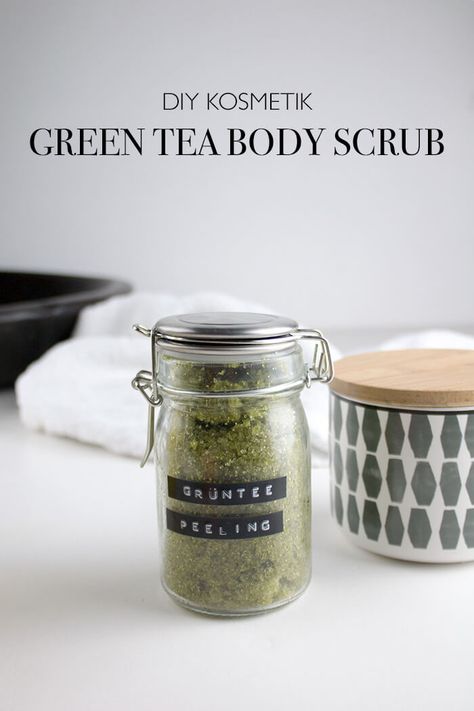 DIY GESCHENKIDEE - KOSMETIK SELBER MACHEN Diy Skin Toner, Body Oil Diy, Homemade Scrub, Diy Shampoo, Diy Kosmetik, Diy Body Scrub, Diy Body Care, Scrub Recipe, Sugar Body Scrub