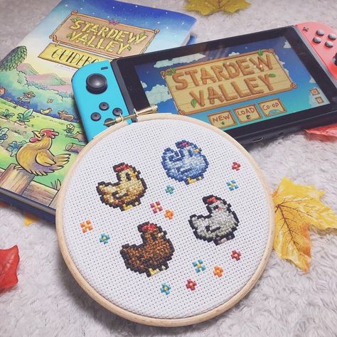 Gaming Embroidery, Minecraft Build Tutorials, Stardew Valley Cross Stitch, Pixel Nintendo, Chicken Easter, Stitch Sewing, Cross Stitch Fonts, Stitch Clothes, Pixel Pattern