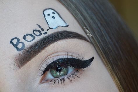 Cute little ghost drawing | IG: @sssamyxo Cute Ghost Makeup Halloween, Simple Ghost Makeup, Easy Ghost Makeup, Fantasias Pro Halloween, Ghost Make Up, Cute Ghost Makeup, Ghost Makeup Halloween, Halloween Makeup Ghost, Ghost Eyeliner