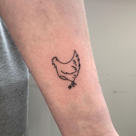 10 Best Chicken Tattoo Ideas You'll Have To See To Believe! | Outsons | Men's Fashion Tips And Style Guides Chicken Tattoo Ideas, Hen Tattoo, Traditional Sailor Tattoos, Chicken Tattoo, Rooster Tattoo, Tattoos Matching, Baby Chicken, Tattoo Ideas Easy, Western Tattoos