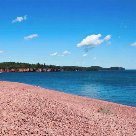 ionas-beach-north-shore-lake-superior North Shore Minnesota, Beach List, Split Rock Lighthouse, Two Harbors, Minnesota Travel, Lake Superior Agates, Grand Marais, Brighton Beach, Pink Beach