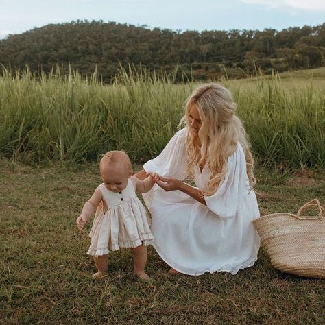 (1) Tweets que le gustaron a El vato pensante (@VatoPensante) / Twitter Western Feminine Aesthetic, Blonde Mom Aesthetic, Mom Instagram Pictures, Soft Mom Aesthetic, Southern Family Aesthetic, Mom And Kids Aesthetic, Mom With Kids Aesthetic, Young Mum Aesthetic, Mom And Baby Pictures