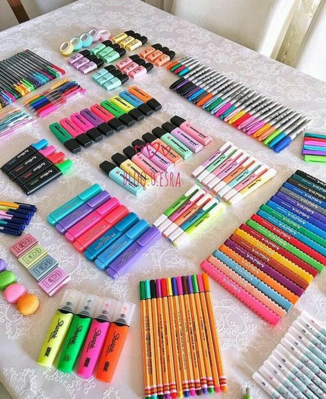 Só tenho que dizer uma palavra" PERFEITO" #aventura # Aventura # amreading # books # wattpad School Suplies, Stationery Obsession, Room Organisation, Kawaii School Supplies, Study Stationery, Cool School Supplies, School Materials, Study Room Decor, Stationary School