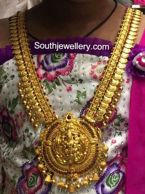 22 carat gold 5 in 1 Lakshmi kasulaperu vaddanam with Goddess Lakshmi pendant which can be used in multiple ways. Weight: 145 grams For inquiries contact on Whatsapp: +91 97 00 009000 or Email: dharmesh25@yahoo.com Latest Indian Jewellery, Gold Temple Jewellery, Gold Necklace Indian, Antique Pins, Gold Jewelry Simple Necklace, Gold Necklace Indian Bridal Jewelry, Long Pearl Necklaces, Antique Jewelry Indian, Gold Pendant Jewelry