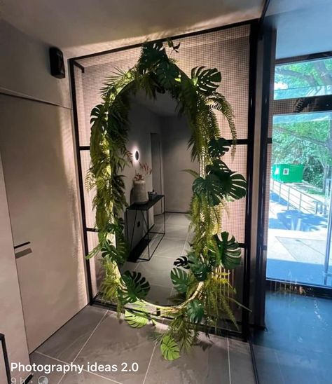 Salon Photo Area, Home Interior Design 2023, Modern Indoor Plants, Indoor Plants Decor Ideas, 2023 Home Interior, Indoor Plants Decor, Wall Hanging Decorations, Esthetics Room, Indoor Plant Wall