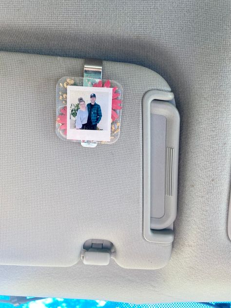 Custom Photo Car Visor Clip, Resin Photo Car Accessory, Sun Visor Picture Clip, Personalized Car Photo Decor, Resin Dried Flowers Car Gift - Etsy Fun Car Decorations, Cute Things To Put In Your Car, Jeep Car Decor, Fun Car Decor, Teen Car Accessories, Car Assories Interior, Stuff To Put In Your Car, Taylor Swift Car Accessories, Cute Car Interior Accessories