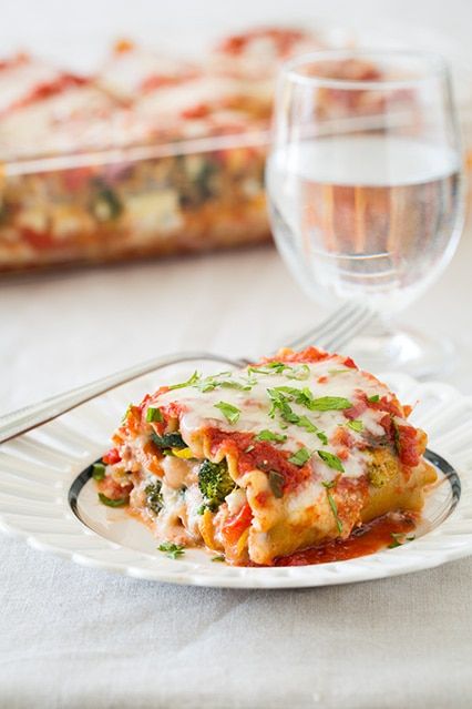 Vegetable Lasagna Roll Ups, Meaty Lasagna, Roasted Vegetable Lasagna, Lasagna Roll Ups, Resep Pasta, Lasagna Roll, Lasagna Rollups, Vegetable Lasagna, Lasagna Rolls