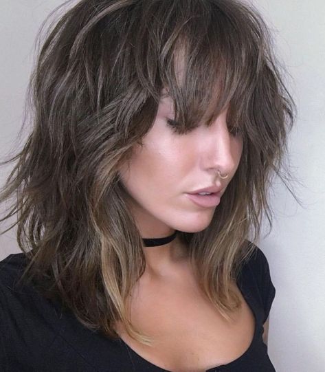 Medium Brown Shaggy Hairstyle Corte Shaggy, Modern Shag Haircut, Medium Shag Haircuts, Shaggy Haircuts, Shag Haircuts, Shag Hairstyles, Shag Haircut, Haircuts With Bangs, Medium Hair Cuts