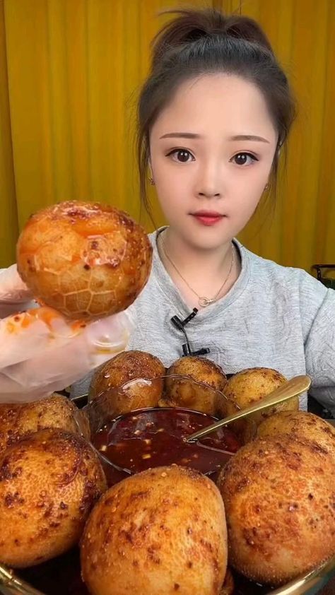 Mukbang China, Spicy Korean Food, Food Vibes, Satisfying Eats, Food Asmr, Asmr Mukbang, Drink Recipe Book, Amazing Food Videos, Asmr Eating