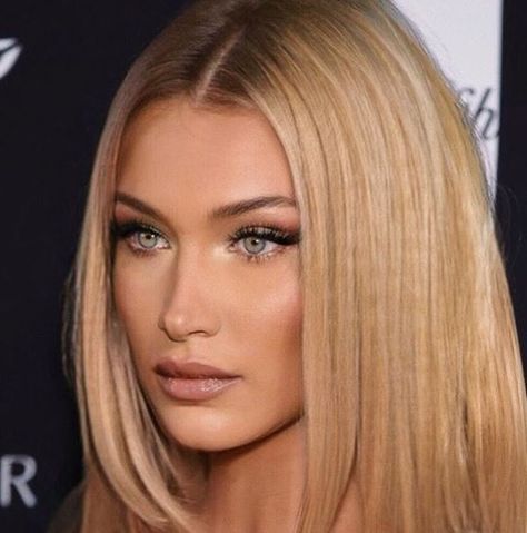 Bella Hadid Makeup, Honey Blonde Hair, Honey Blonde, Aesthetic Makeup, Beautiful Makeup, Blonde Highlights, Bella Hadid, Beauty Inspiration, Pretty Face