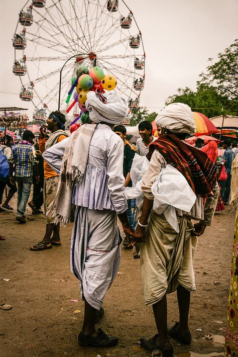 Farmers at a "mela" Mela Painting, Indian Mela, Unusual People, Butterfly Art Painting, Graduation Design, India People, Watercolor Ideas, Creative Pictures, Something Interesting