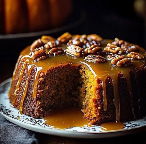 Moist Pumpkin Cake, Pumpkin Cake Easy, Fall Dessert Recipes Easy, Pumpkin Bundt Cake, Simple Muffin Recipe, Recipes With Few Ingredients, Fall Desserts Easy, Spiced Pumpkin, Fall Dessert Recipes