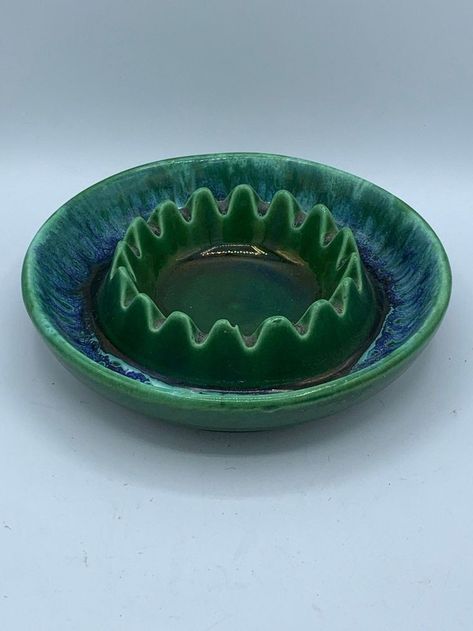 Ceramic Ashtray Handmade, Diy Ashtray Clay, Aesthetic Ashtray, Cool Ashtrays, Ashtray Clay, Ceramic Ash Tray, Pyrex Containers, Pottery Ashtray, Outdoor Ashtray