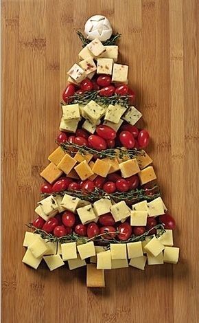 Christmas Cheese and Veggie Tray | Community Post: 50 Essential Christmas Hacks, Tips, And Tricks To Help You Survive The Holidays Cheese Tree, Classroom Christmas Party, Veggie Tray, Christmas Classroom, Christmas Party Food, Christmas Appetizers, Christmas Goodies, Traditional Christmas, Christmas Wall