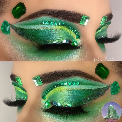 Emerald City Theme Outfit, Diy Emerald City, Emerald City Makeup, Emerald City Aesthetic, Wicked Inspired Makeup, Ozian Costume, Wizard Of Oz Costume Ideas For Women, Wizard Of Oz Makeup Ideas, Diy Wizard Of Oz Costumes