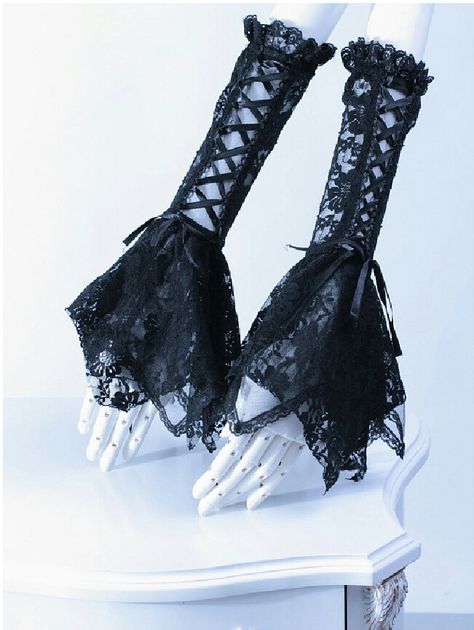 ☺ Goth Gloves, Gothic Gloves, Goth Outfit, Mode Punk, Steampunk Women, Jewelry Gothic, Queen Black, Old Fashion Dresses, Idee Cosplay