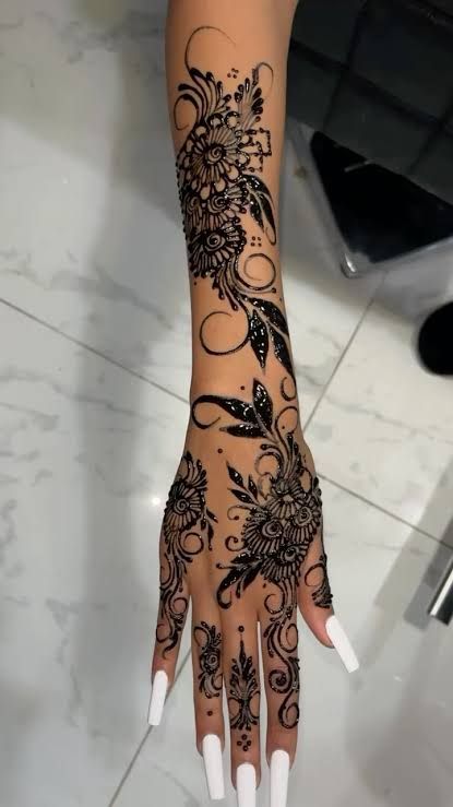 Henna Designs Arm, Henna Flower Designs, Cute Henna Designs, Cute Henna Tattoos, Henna Style Tattoos, Jagua Henna, Red Henna, Henna Nails, Henna Inspired Tattoos