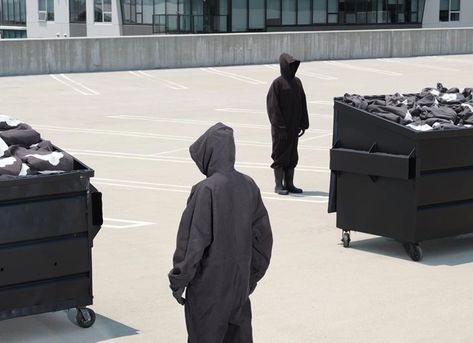 YEEZY Gap Brings Dumpster-Diving To Parking Lots In US Cities - DesignTAXI.com Layering Hoodies, Lincoln Road, Rolling Loud, Minimalism Lifestyle, Dumpster Diving, Dumpsters, Concrete Building, Black Vans, Street Style Paris