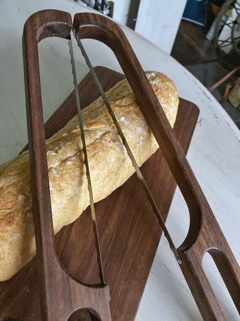 Bread Board & Bow Bread Knife Wooden Bread Board, Bread Boards, Bread Slicer, Board Charcuterie, Wood Accent Wall, Beginner Woodworking Projects, Bread Board, Bread Knife, Teds Woodworking