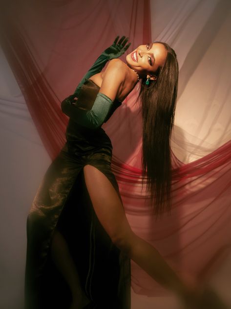 TINASHE on Twitter: "🖤💋🎄🎁🍝✨… " Tinashe Wallpaper, Tinashe Outfits, Sweet T, Gowns Of Elegance, Beauty Icons, Red Carpet Looks, Shakira, Model Poses, Modern Fashion