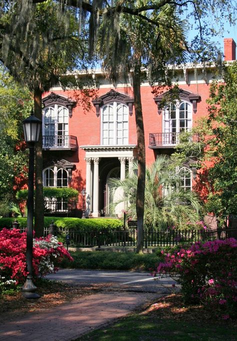 Jim Williams Mercer House Savannah 1© Lavender's Blue Stuart Blakley Mercer House Savannah, Sweet Branding, Mercer House, Southern Grace, Piedmont Park, Coastal Plain, Beautiful Houses, Paradise Found, Travel Pics