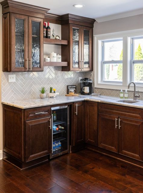 Dark Brown Kitchen Cabinets, Brown Kitchen Designs, Wood Kitchens, Dark Brown Cabinets, Brown Kitchen Cabinets, Wood Floor Kitchen, Brown Cabinets, Transitional Decor Kitchen, Brown Kitchen