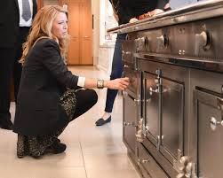 Blake Lively looking at Chateau Cooker. Blake Lively Kitchen, La Cornue Chateau, La Cornue Kitchen, Celebrity Kitchens, Bedford New York, Blake Lively Style, Blake Lively, Kitchen In, Elle Decor