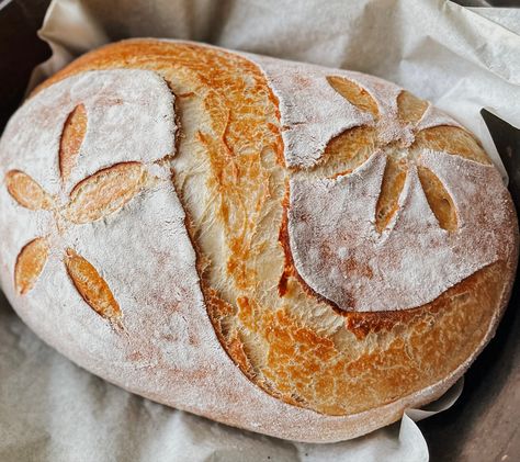 Flower Scoring Bread, Flower Bread Scoring, Scoring Patterns, Sourdough Scoring, Beautiful Bread, Bread Scoring, Cheese Making, Sour Dough, Artisan Bread