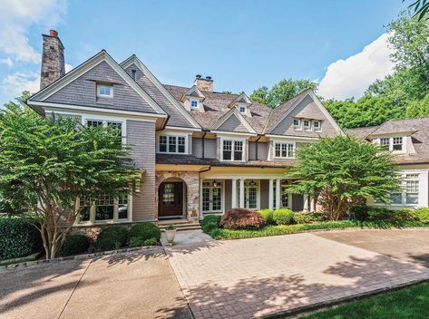 Experience country club style living in your own home with this magnificent custom-built residence in Bethesda. ✨️Designed by renowned architects and built by award-winning Sandy Spring Builders, every detail exudes luxury.

Presetned by Carmen Fontecilla | Compass Country Club Exterior, Club Exterior, Country Club Style, Double Oven Range, House Exteriors, Built In Bookcase, Amazing Spaces, Breakfast Area, Club Style