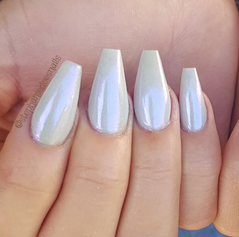 Pearl Chrome over light grey Light Gray Nails, Pearl Chrome, Awesome Nails, Gray Nails, Wedding Vibes, Nail Inspiration, Nails Inspiration, Nail Ideas, Light Grey