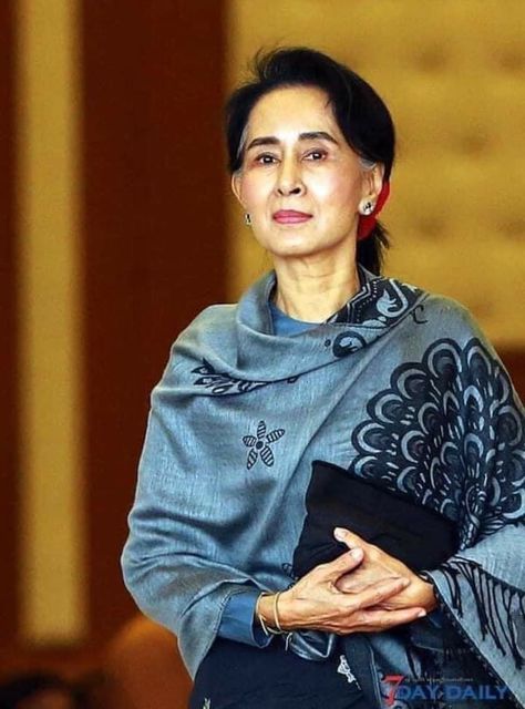 အမေစု Photo, Daw Aung San Suu Kyi, Mother Photo, Aung San Suu Kyi, Home Screen Wallpaper Hd, Aung San, Deep Photos, Mother Photos, Lightroom Photo