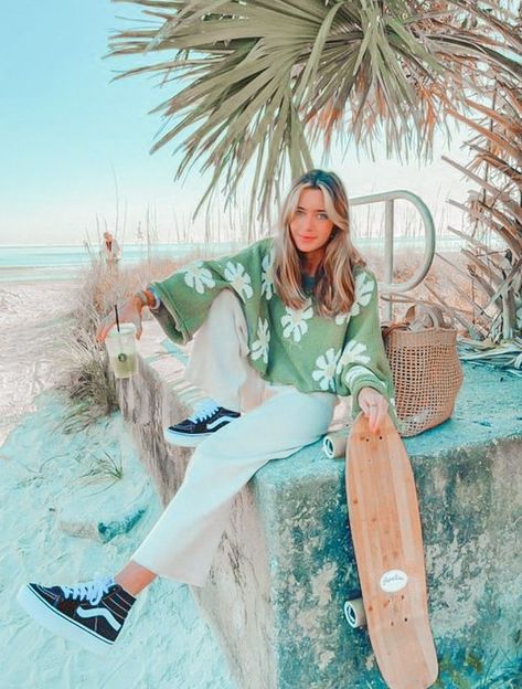 Surf Girl Style Outfits, Surf Girl Outfits, Surf Outfit Women, Surfer Style Outfits, Surf Aesthetic Outfit, Surfer Outfit, Surfer Girl Outfits, Surfer Girl Aesthetic, Surfergirl Style