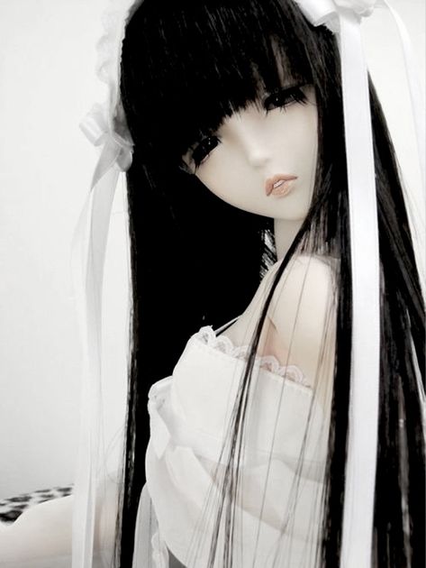 Porcelain Doll Aesthetic, Doll Garden, Arte Grunge, Doll Aesthetic, Gothic Dolls, Living Dolls, Old Dolls, Anime Dolls, Doll Parts